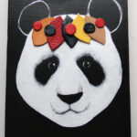 パンダと革飾りのアート 原画 絵画 キャンバス画 動物の絵 壁飾り